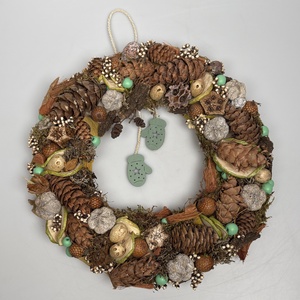 Bogyós, síkalapos terméskopogtató egy pár vagányan himbálózó türkiz zöld kesztyűvel   - Meska.hu