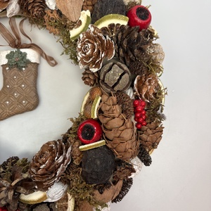 Bakancslista - többévszakos terméskopogtató egy lelkesen himbálózó barna bakanccsal   - otthon & életmód - dekoráció - ajtó- és ablak dekoráció - ajtódísz & kopogtató - Meska.hu