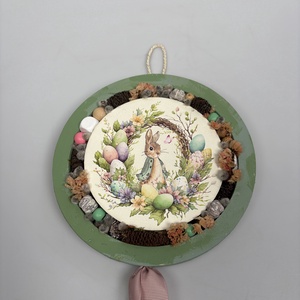 Tojástermés - a Lógótálca Maxi Kollekció ajtódísz kínálatából a ház körül sorakozó tojásokkal, gyöngy-szalaguszállyal  , Otthon & Életmód, Virágdekoráció, Virágdíszek, Dekor koszorúk, kopogtatók, Virágkötés, MESKA