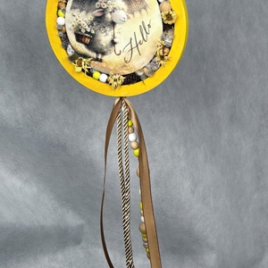 Csipkés napernyős - a Lógótálca Maxi Kollekció tavaszi kopogtató kínálatából gyöngy-szalaguszállyal  - otthon & életmód - virágdekoráció - virágdíszek - dekor koszorúk, kopogtatók - Meska.hu