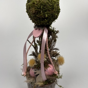 Tavaszváró, két rózsaszín fürjtojásos, gömbfácskás asztaldísz szürke-mézbarna kaspóban, növényi részekkel (TS-03) , Otthon & Életmód, Dekoráció, Asztal és polc dekoráció, Asztaldísz, Virágkötés, MESKA