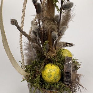 Tavaszváró, két sárga fürjtojásos, gömbfácskás asztaldísz szürke-mézbarna kaspóban, növényi részekkel (TS-04) , Ünnepi díszek, dekorációk, Húsvéti asztaldíszek, Húsvéti díszek és dekorációk, Virágkötés, MESKA