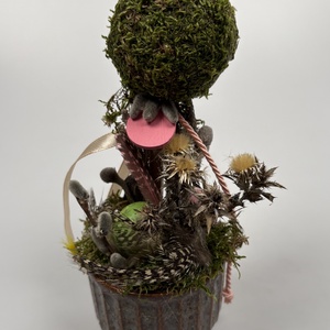 Tavaszváró, két fürjtojásos, gömbfácskás asztaldísz szürke-mézbarna kaspóban, növényi részekkel (TS-06)  - ünnepi díszek, dekorációk - húsvéti díszek és dekorációk - húsvéti asztaldíszek - Meska.hu