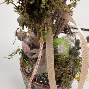 Tavaszváró, két fürjtojásos, gömbfácskás asztaldísz szürke-mézbarna kaspóban, növényi részekkel (TS-06)  - ünnepi díszek, dekorációk - húsvéti díszek és dekorációk - húsvéti asztaldíszek - Meska.hu