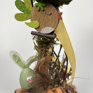 Nyusszancs - Madártollas, famadaras, gömbfás asztaldísz almazöld kaspóban, növényi részekkel és kellékekkel (P-04)  - ünnepi díszek, dekorációk - húsvéti díszek és dekorációk - húsvéti asztaldíszek - Meska.hu