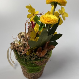 Tyúkos, fürjtojásos, százszorszépes, aranyvesszős tartós asztaldísz növényi részekkel a mohás kaspó kollekcióból (P-09)  - ünnepi díszek, dekorációk - húsvéti díszek és dekorációk - húsvéti asztaldíszek - Meska.hu