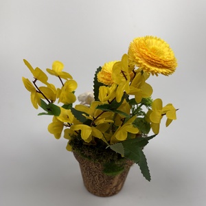 Kotlós, sárga százszorszépes, aranyvesszős tartós asztaldísz növényi részekkel a mohás kaspó kollekcióból (P-10)  - ünnepi díszek, dekorációk - húsvéti díszek és dekorációk - húsvéti asztaldíszek - Meska.hu