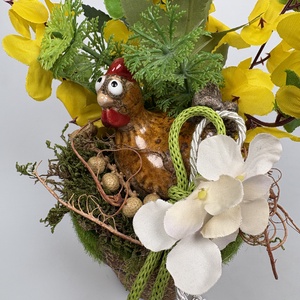Kotlós, sárga százszorszépes, aranyvesszős tartós asztaldísz növényi részekkel a mohás kaspó kollekcióból (P-10) , Ünnepi díszek, dekorációk, Húsvéti díszek és dekorációk, Húsvéti asztaldíszek, Virágkötés, MESKA