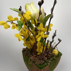 Fürjtojásos, gyökeres tulipános, aranyvesszős tartós asztaldísz növényi részekkel a mohás kaspó kollekcióból (P-11)  - ünnepi díszek, dekorációk - húsvéti díszek és dekorációk - húsvéti asztaldíszek - Meska.hu
