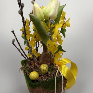 Fürjtojásos, gyökeres tulipános, aranyvesszős tartós asztaldísz növényi részekkel a mohás kaspó kollekcióból (P-11)  - ünnepi díszek, dekorációk - húsvéti díszek és dekorációk - húsvéti asztaldíszek - Meska.hu