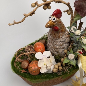 Letargia - tartós tavaszváró asztaldísz a Vén Tyúkhoz - növényi részekkel a mohás kaspó kollekcióból (P-12)  - ünnepi díszek, dekorációk - húsvéti díszek és dekorációk - húsvéti asztaldíszek - Meska.hu