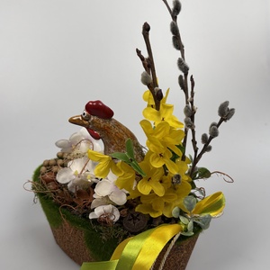 Kiváncsi Fáncsi - tartós tavaszváró asztaldísz a Vén Tyúkhoz - növényi részekkel a mohás kaspó kollekcióból (P-13)  - ünnepi díszek, dekorációk - húsvéti díszek és dekorációk - húsvéti asztaldíszek - Meska.hu