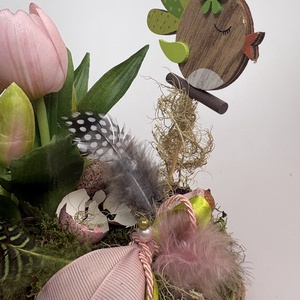 Rózsaszín tulipánkert -  mohaágyon nyugvó, tartós dísz fürjtojásokkal, tulipános jókedvében trillázó madárkával (P-22) - otthon & életmód - virágdekoráció - virágdíszek - virágdísz kaspóban - Meska.hu