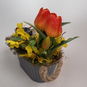 Narancspiros tulipánkert - mohaágyon nyugvó, tartós dísz fürjtojásokkal, locsolókannával (P-23) - Meska.hu