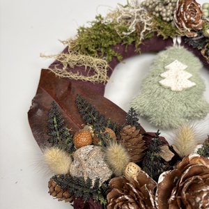 Fenyő fan - természetes hangulatú, többévszakos, síkalapos terméskopogtató lógó fenyőfával fenyőfa rajongóknak - otthon & életmód - dekoráció - ajtó- és ablak dekoráció - ajtódísz & kopogtató - Meska.hu