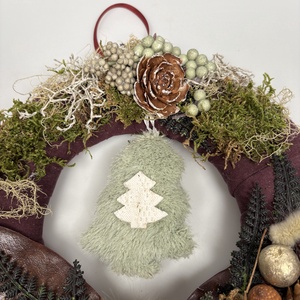 Fenyő fan - természetes hangulatú, többévszakos, síkalapos terméskopogtató lógó fenyőfával fenyőfa rajongóknak - otthon & életmód - dekoráció - ajtó- és ablak dekoráció - ajtódísz & kopogtató - Meska.hu