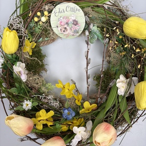 Sünit és pozsgásokat ábrázoló fatáblával ékített,  Édes otthon feliratú, tavaszi ajtódísz sík koszorúalapon - otthon & életmód - dekoráció - ajtó- és ablak dekoráció - ajtódísz & kopogtató - Meska.hu