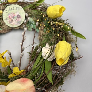 Sünit és pozsgásokat ábrázoló fatáblával ékített,  Édes otthon feliratú, tavaszi ajtódísz sík koszorúalapon - otthon & életmód - dekoráció - ajtó- és ablak dekoráció - ajtódísz & kopogtató - Meska.hu