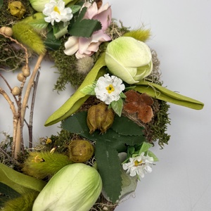 Üde színvilágú, zöld tulipános tavaszi ajtódísz  síkalapra kalligrafikus Édes Otthon feliratú fatáblával - otthon & életmód - dekoráció - ajtó- és ablak dekoráció - ajtódísz & kopogtató - Meska.hu