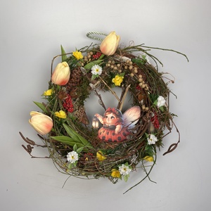 Katica világa - élénk színvilágú, tulipános síkalapos ajtódísz,  lámpást tartó katicát ábrázoló fatáblával, Otthon & Életmód, Dekoráció, Ajtó- és ablak dekoráció, Ajtódísz & Kopogtató, Virágkötés, MESKA