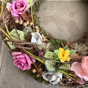 Villantós.5 - Pehelykönnyű ajtódísz napfényben megcsillanó rosegold elemekkel és sünis Édes Otthon fatáblácskával - otthon & életmód - dekoráció - ajtó- és ablak dekoráció - ajtódísz & kopogtató - Meska.hu