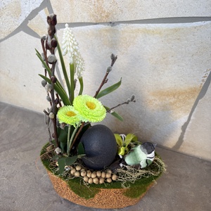 Dinótojás - tartós tavaszváró asztaldísz a gigatojást örző picinke cinkéhez - a mohás kaspó kollekcióból (P-17)  - ünnepi díszek, dekorációk - húsvéti díszek és dekorációk - húsvéti asztaldíszek - Meska.hu