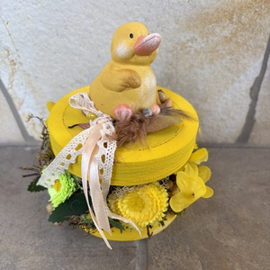 Kacsás, sárga, tartós tavaszi asztaldísz a virágszendvics kollekcióból (P-19)  - Meska.hu