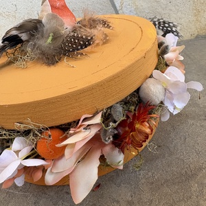 Sárgarépaszínű, madárkás, tartós tavaszi asztaldísz a virágszendvics kollekcióból (P-24)  - ünnepi díszek, dekorációk - húsvéti díszek és dekorációk - húsvéti asztaldíszek - Meska.hu