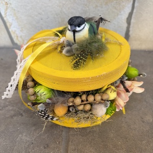 Napsárga színű, madárkás, tartós tavaszi asztaldísz a virágszendvics kollekcióból (P-25)  - Meska.hu