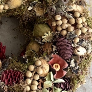 Tömör természet avagy Naturella - igen gazdagon díszített, többévszakos szalma terméskopogtató  - otthon & életmód - dekoráció - ajtó- és ablak dekoráció - ajtódísz & kopogtató - Meska.hu