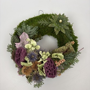 Helytállás - 1 kövirózsás, elegáns, szárazvirágokkal és termésekkel díszített, kegyeleti mohakoszorú (K-26)  - Meska.hu