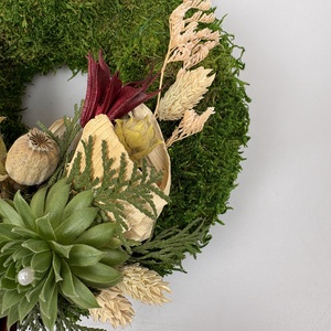 Kitartás - 2 kövirózsás, elegáns, szárazvirágokkal és termésekkel díszített, kegyeleti mohakoszorú (K-38)  - otthon & életmód - vallás - temetkezési tárgy - sírkoszorú, kegyeleti koszorú - Meska.hu