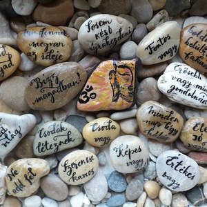 Kézzel festett, írt kavicsüzenet - Meska.hu
