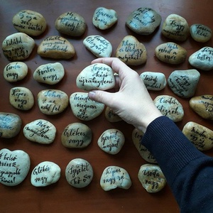 Kézzel festett, írt kavicsüzenet - művészet - festmény - akril - Meska.hu