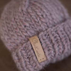 Világos bézs, kézzel kötött felhajtós pom-pom sapka 0-3 hó készletről  - ruha & divat - babaruha & gyerekruha - babasapka - Meska.hu