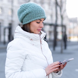 Eukaliptusz zöld, kötött slouchy fazonú női sapka  - Meska.hu