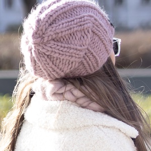 Mályva, kötött slouchy fazonú női sapka , Ruha & Divat, Sál, Sapka, Kendő, Sapka & Sál szett, Kötés, MESKA