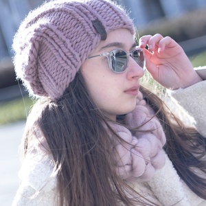 Mályva, kötött slouchy fazonú női sapka  - ruha & divat - sál, sapka, kendő - sapka & sál szett - Meska.hu