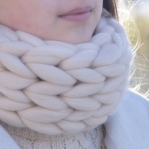 Krém színű női körsál nyakmelegítő  extra vastag, kézzel kötött designer gyapjú csősál - ruha & divat - sál, sapka, kendő - sál - Meska.hu