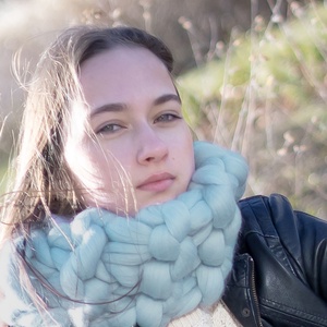 Női körsál: zsálya színű, extra vastag, kötött gyapjú bebújós sál - ruha & divat - sál, sapka, kendő - sál - Meska.hu