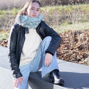 Női körsál: zsálya színű, extra vastag, kötött gyapjú bebújós sál - ruha & divat - sál, sapka, kendő - sál - Meska.hu