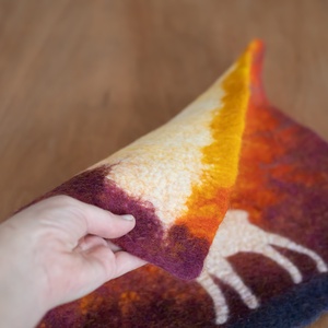 Egyedi, nemezelt kép szarvas / gímszarvas motívummal, vörös-sárga naplemente árnyalatokban - művészet - textilkép - egyéb - Meska.hu