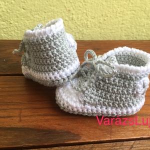 Horgolt baba cipő Convers -  - Meska.hu