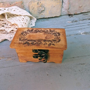 Vintage, rusztikus, esküvői gyűrűtartó doboz fából ,személyre szabva - esküvő - kiegészítők - gyűrűtartó & gyűrűpárna - Meska.hu