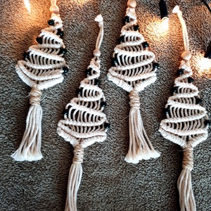 Makramé fenyőfás girland - karácsony - karácsonyi lakásdekoráció - karácsonyi girland, boa - Meska.hu