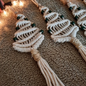 Makramé fenyőfás girland - karácsony - karácsonyi lakásdekoráció - karácsonyi girland, boa - Meska.hu