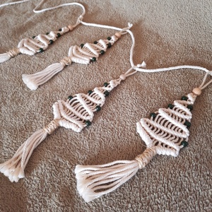 Makramé fenyőfás girland - karácsony - karácsonyi lakásdekoráció - karácsonyi girland, boa - Meska.hu