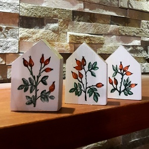 Házikó karácsonyi dekoráció csipkebogyóval - Meska.hu