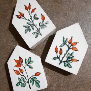 Házikó karácsonyi dekoráció csipkebogyóval - karácsony - adventi díszek - adventi asztaldísz - Meska.hu