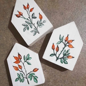 Házikó karácsonyi dekoráció csipkebogyóval - Meska.hu